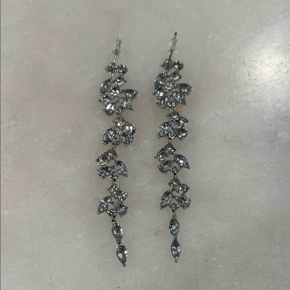 Elegant Silver Leaf Shaped Crystal Bridal Earrings - Picture 3 of 4